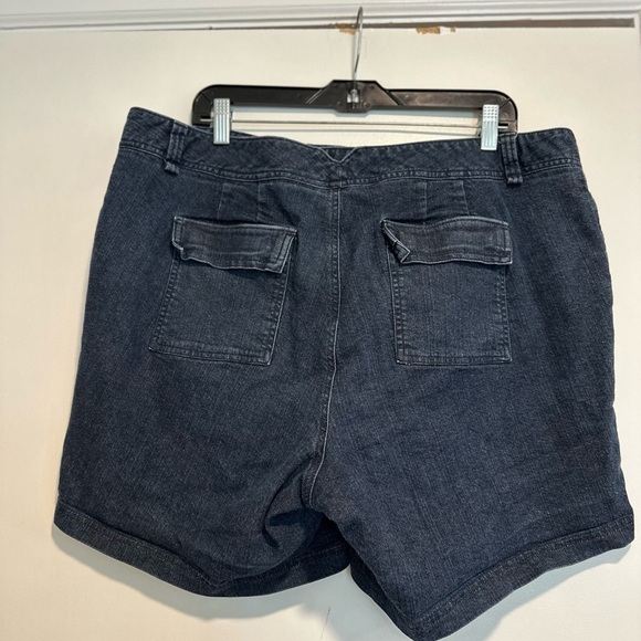 Dockers Women’s Sz: 18W Dark Wash Flat Front Chino Jean Shorts. Slash Pockets. - Picture 2 of 12
